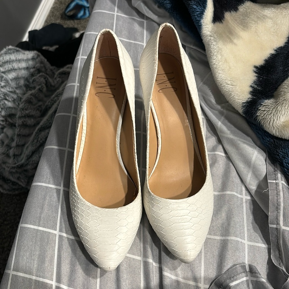 ▪️White Textured Heels▪️